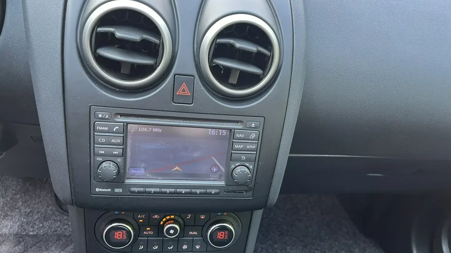 NISSAN Qashqai -