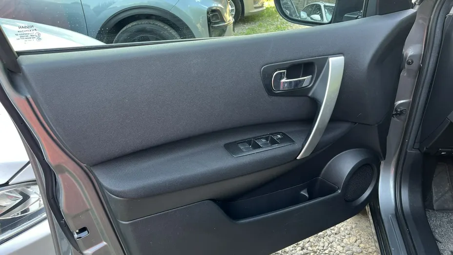 NISSAN Qashqai -