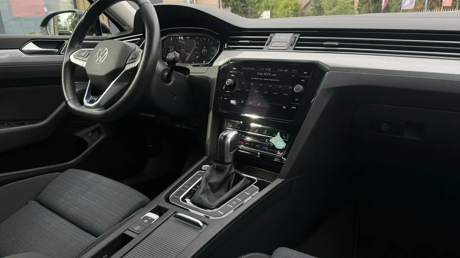 VOLKSWAGEN Passat -