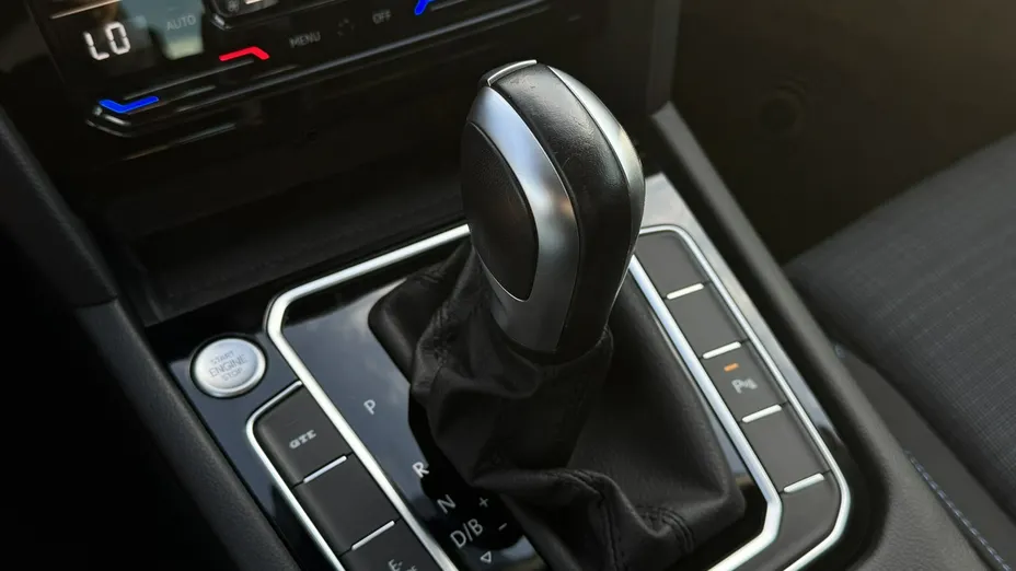 VOLKSWAGEN Passat -