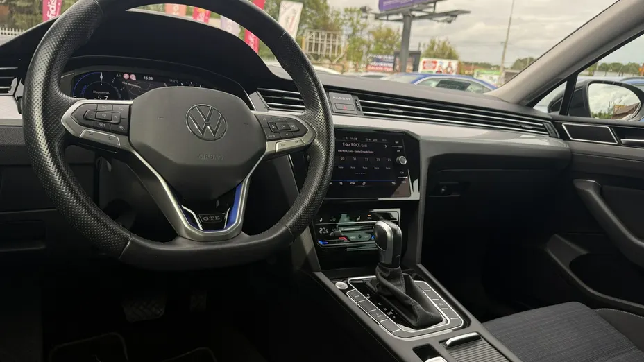 VOLKSWAGEN Passat -