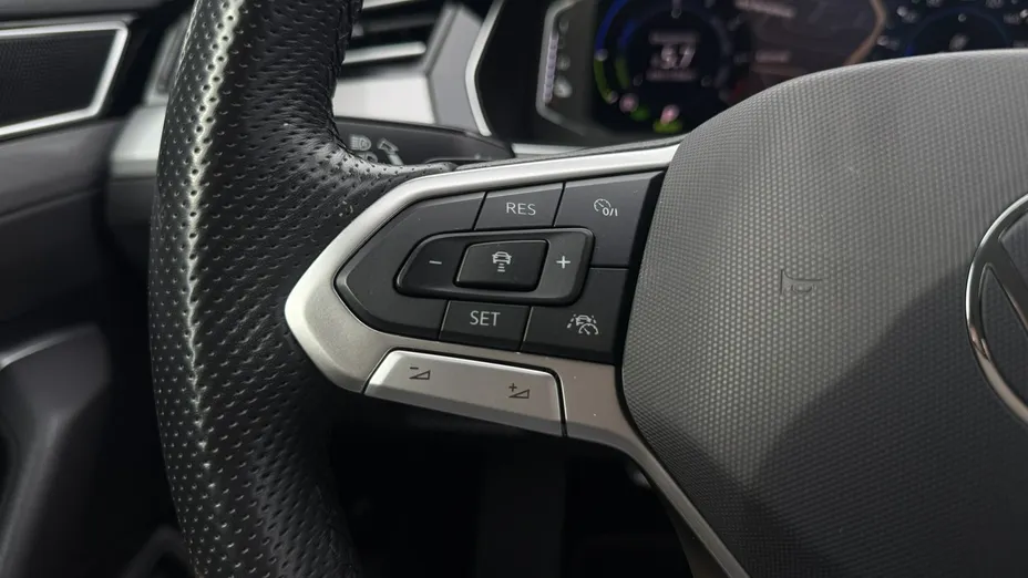 VOLKSWAGEN Passat -