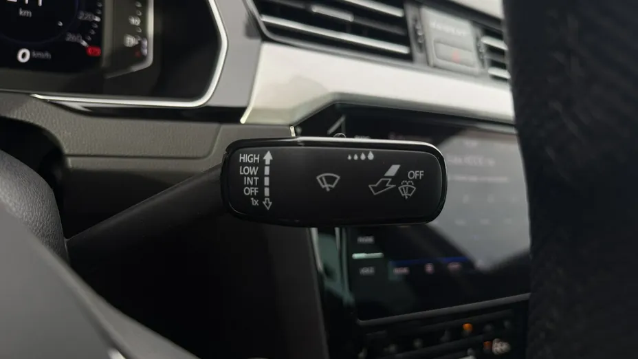 VOLKSWAGEN Passat -