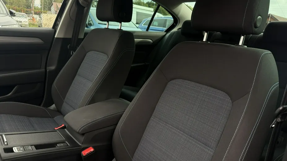 VOLKSWAGEN Passat -