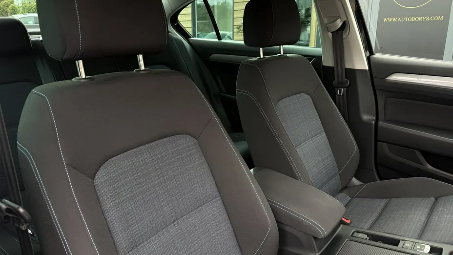 VOLKSWAGEN Passat -