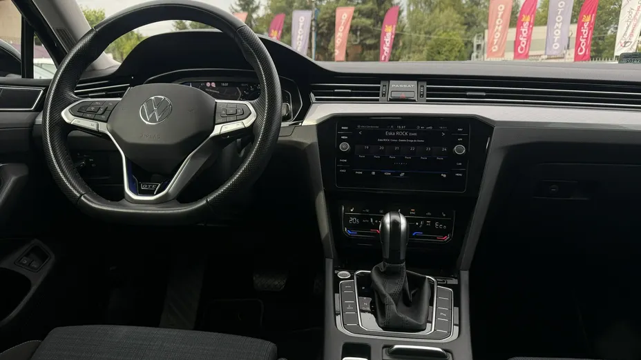 VOLKSWAGEN Passat -