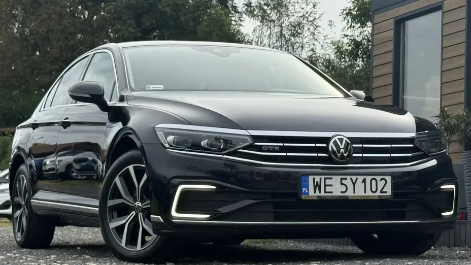 VOLKSWAGEN Passat -