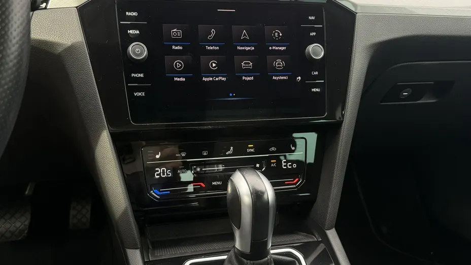 VOLKSWAGEN Passat -