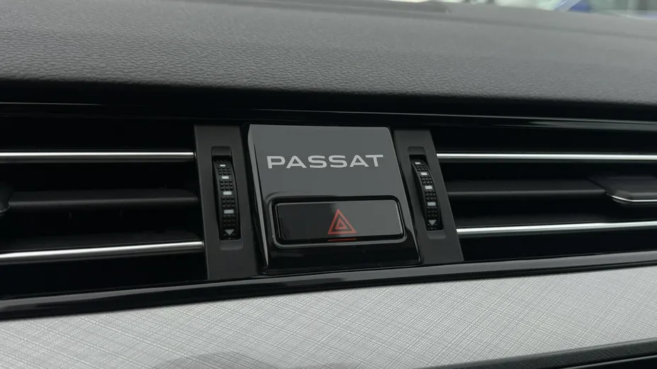 VOLKSWAGEN Passat -