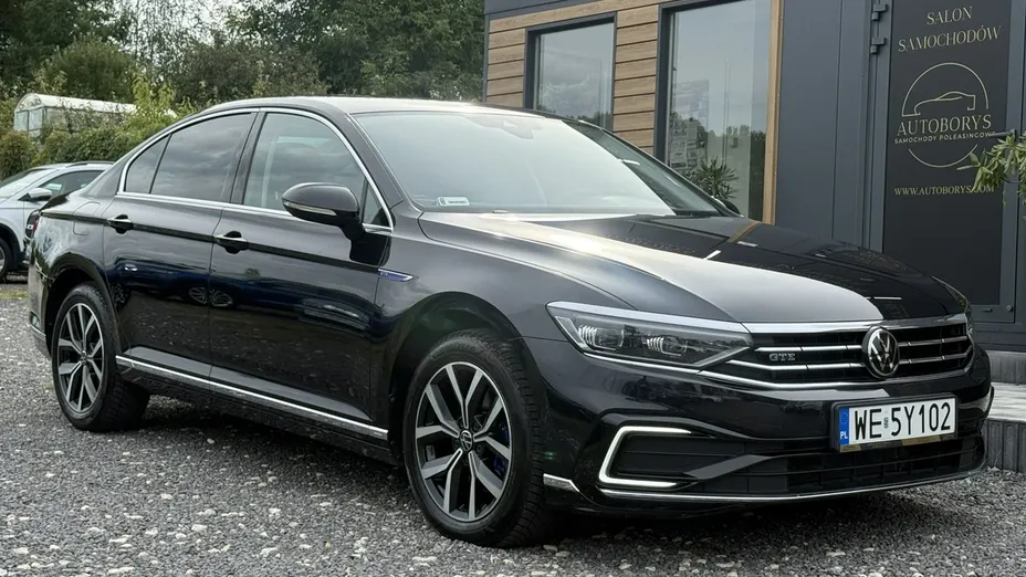 VOLKSWAGEN Passat -
