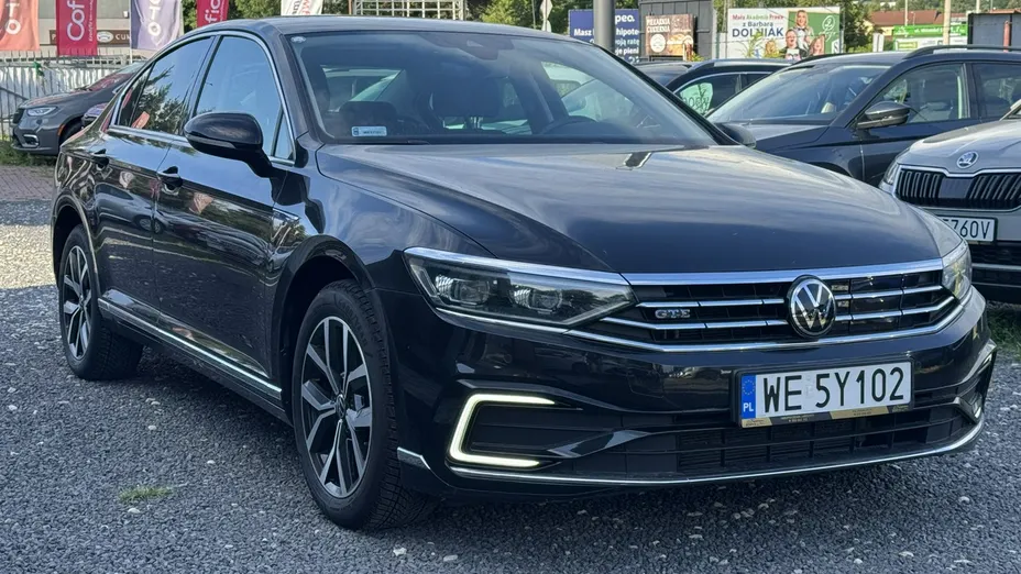 VOLKSWAGEN Passat -