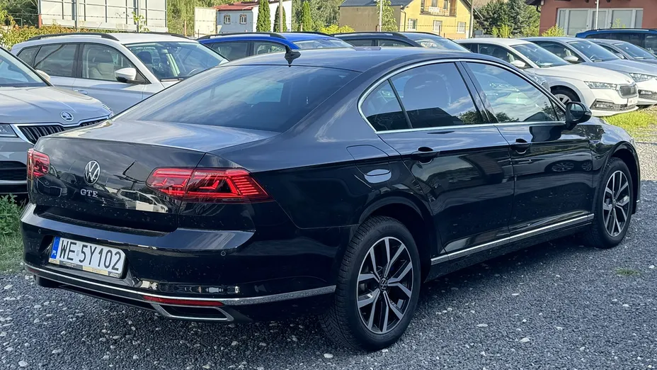VOLKSWAGEN Passat -
