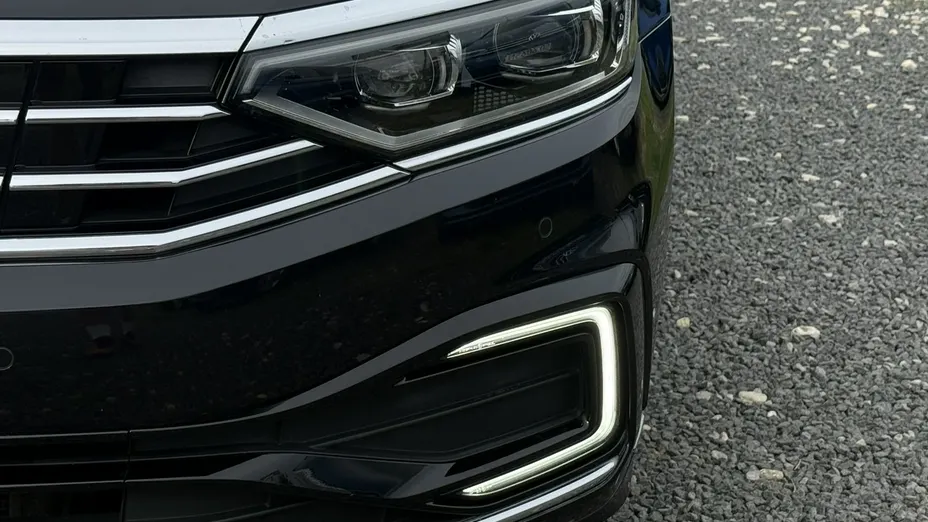 VOLKSWAGEN Passat -