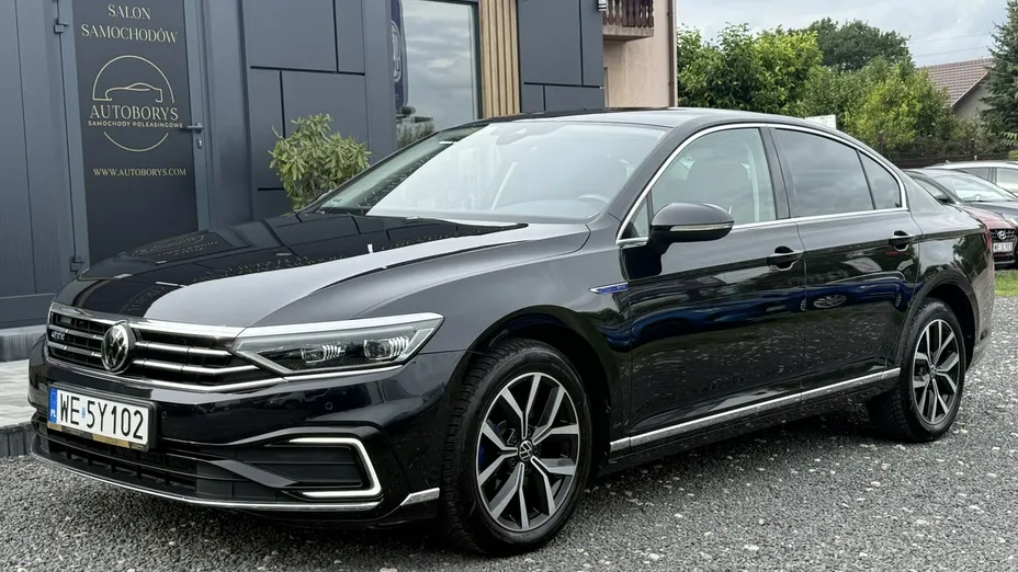 VOLKSWAGEN Passat -