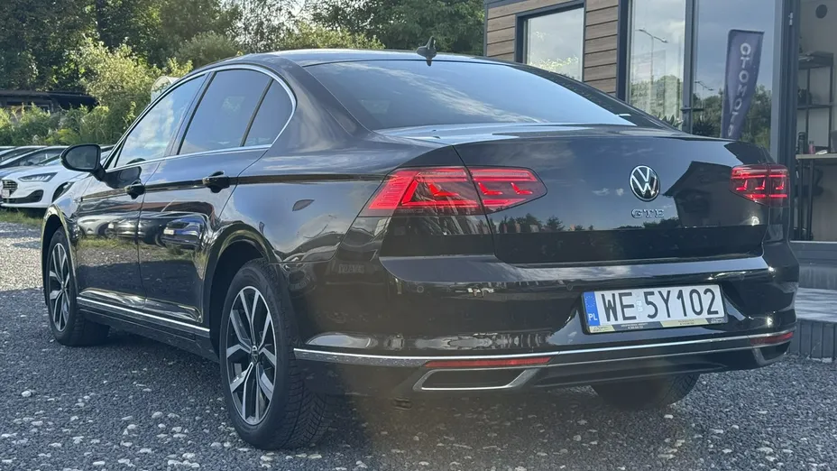 VOLKSWAGEN Passat -