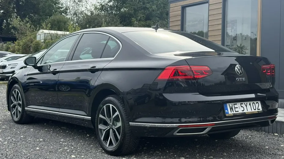 VOLKSWAGEN Passat -