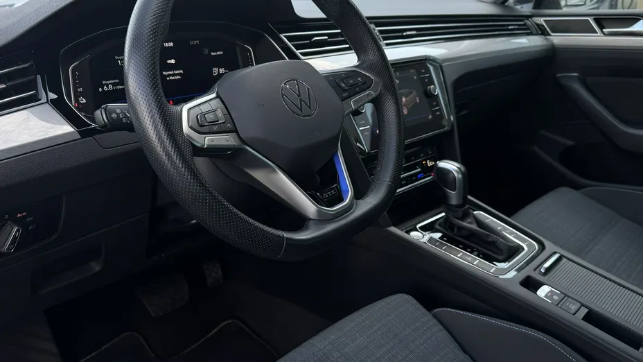 VOLKSWAGEN Passat -