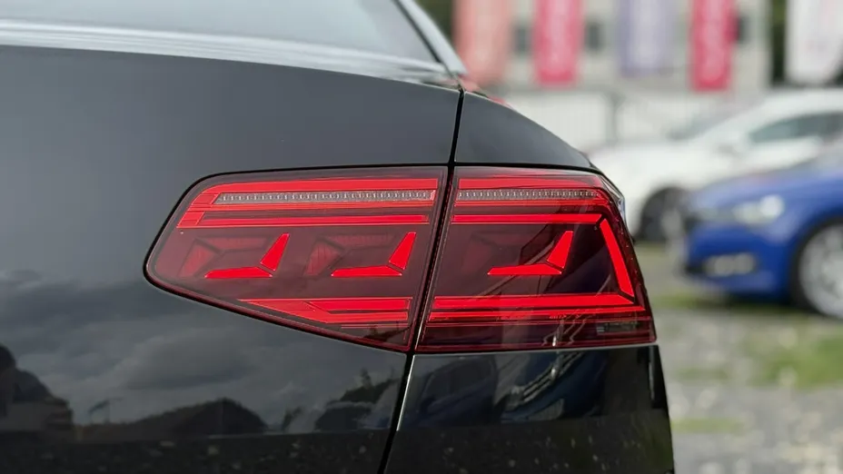 VOLKSWAGEN Passat -
