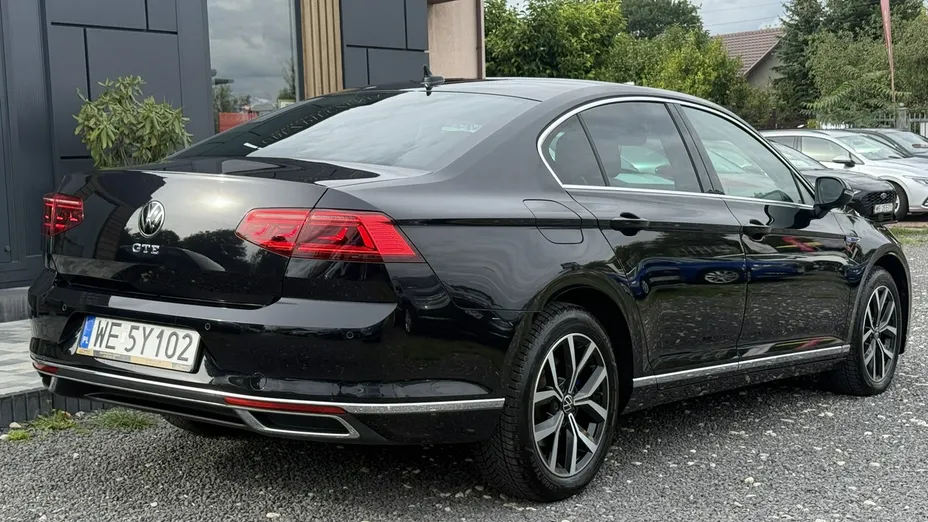 VOLKSWAGEN Passat -