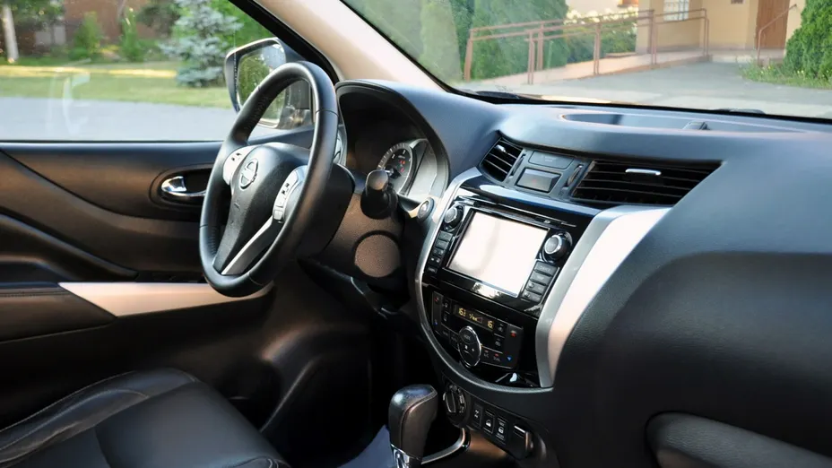 NISSAN Navara -