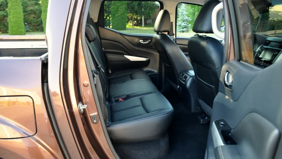 NISSAN Navara -