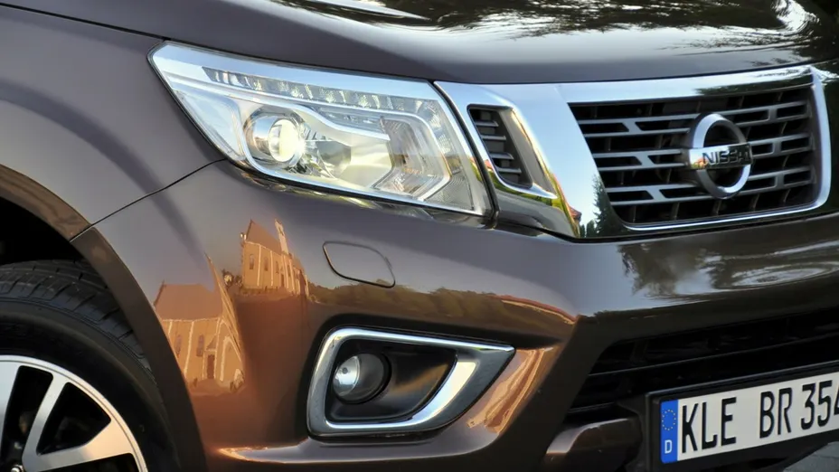 NISSAN Navara -