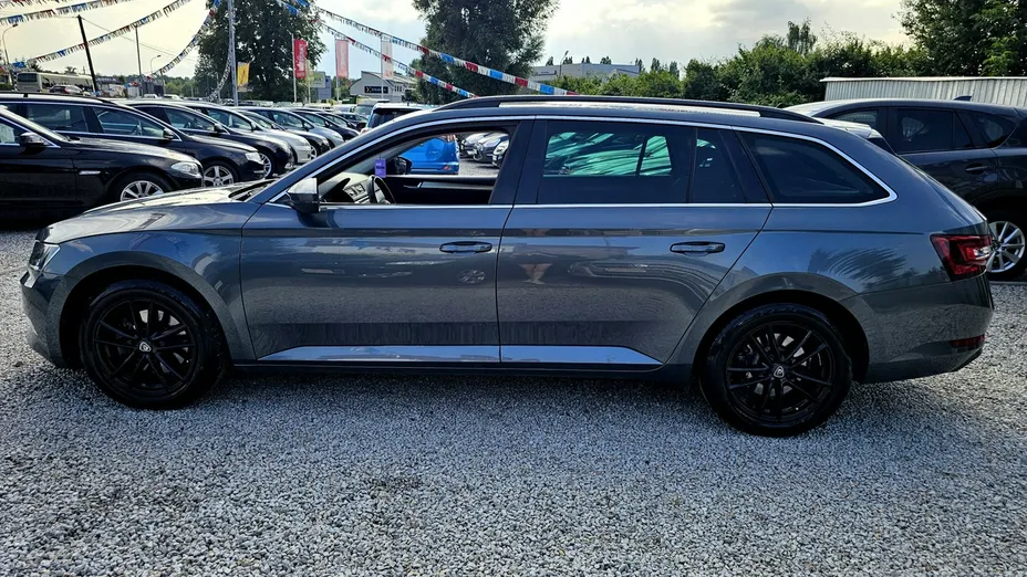 SKODA Superb -