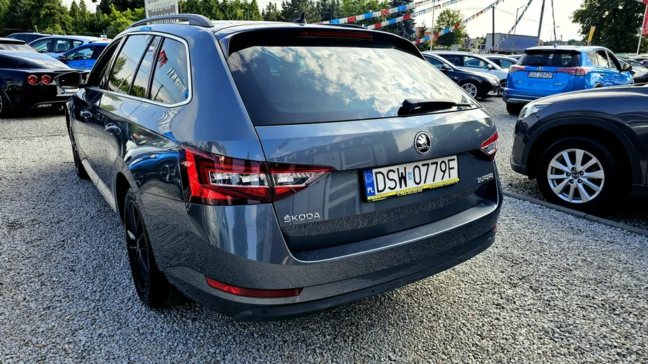 SKODA Superb -