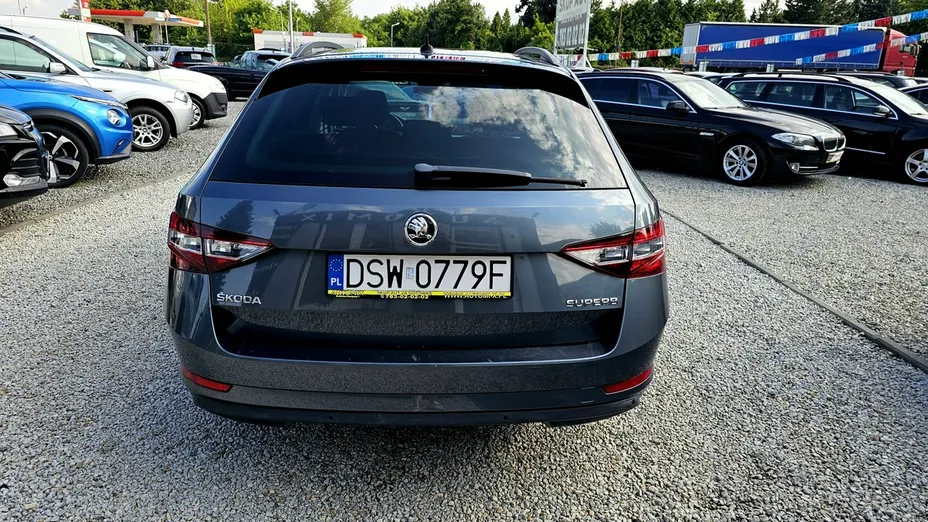 SKODA Superb -