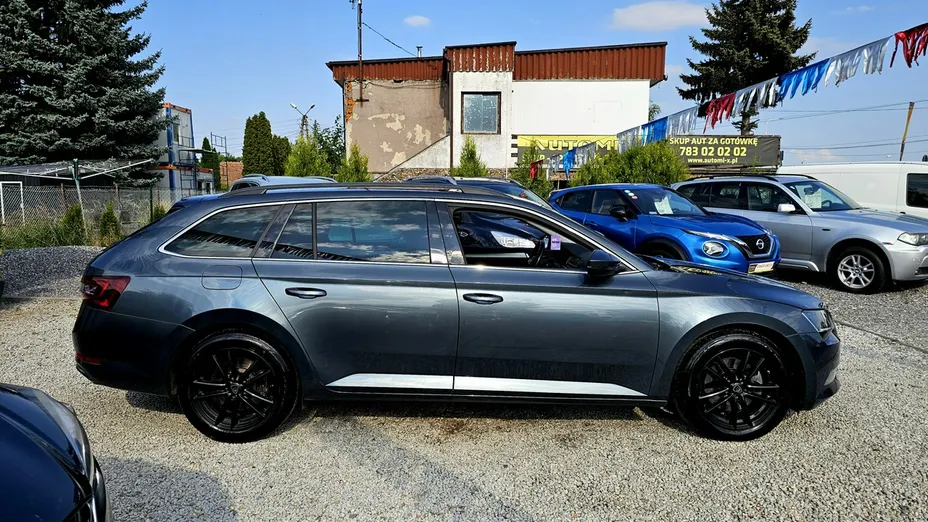 SKODA Superb -