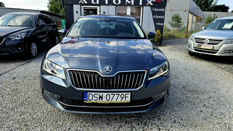 SKODA Superb -