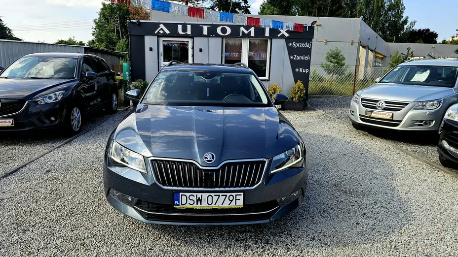 SKODA Superb -