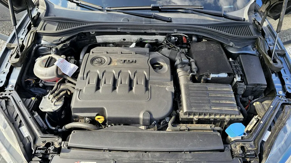 SKODA Superb -