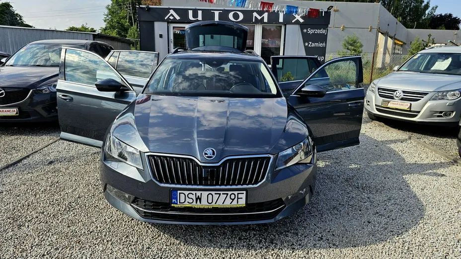 SKODA Superb -