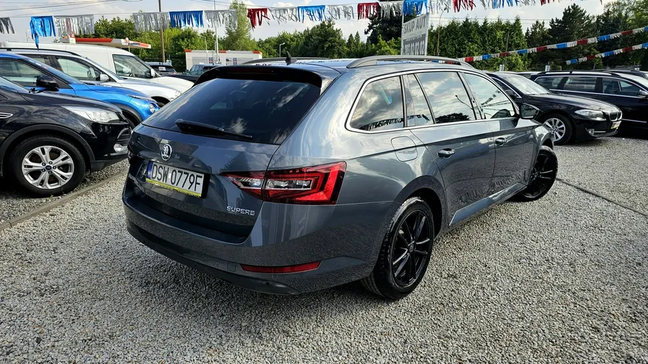SKODA Superb -