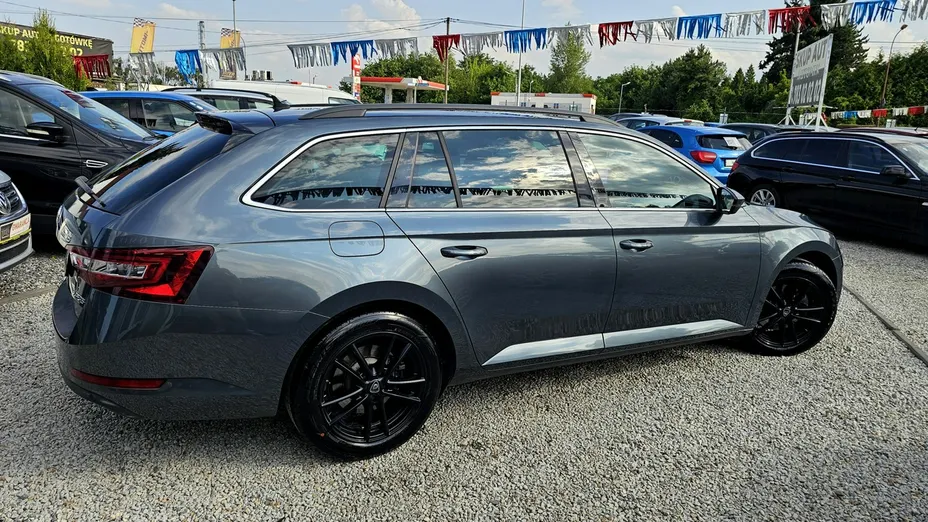 SKODA Superb -