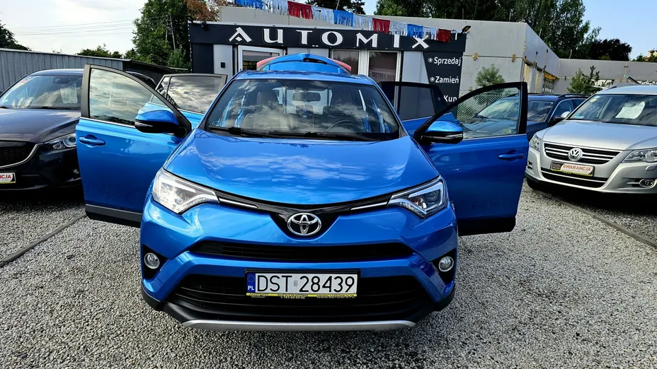 TOYOTA RAV4 -