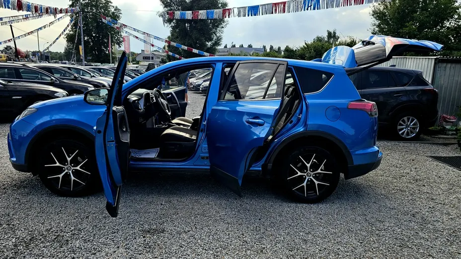 TOYOTA RAV4 -