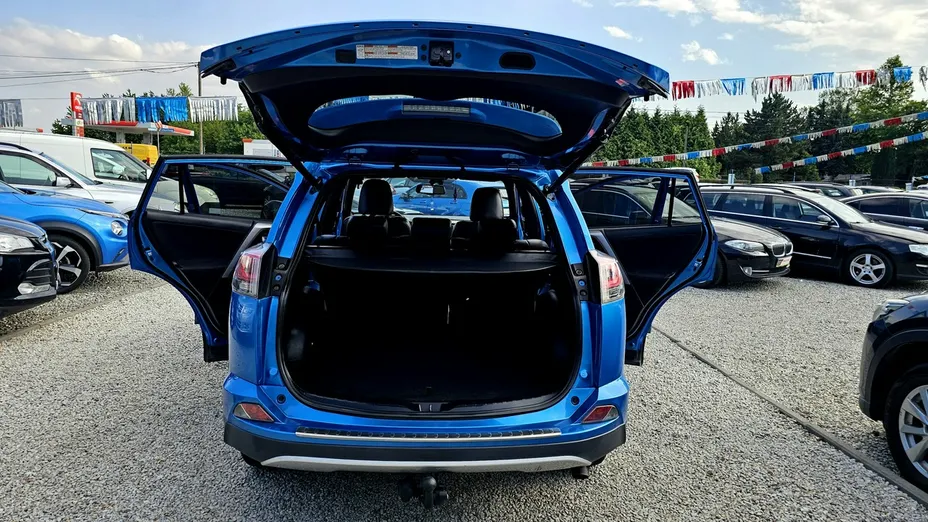 TOYOTA RAV4 -
