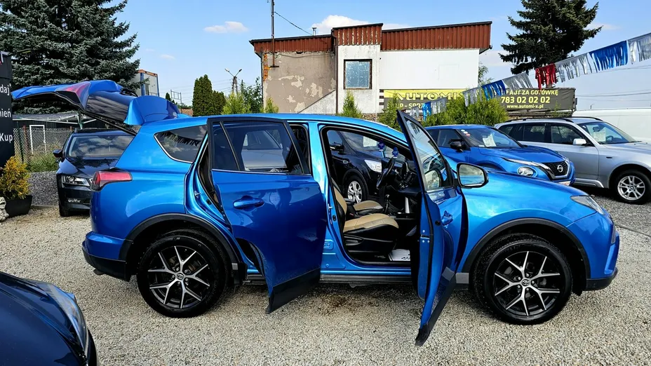 TOYOTA RAV4 -