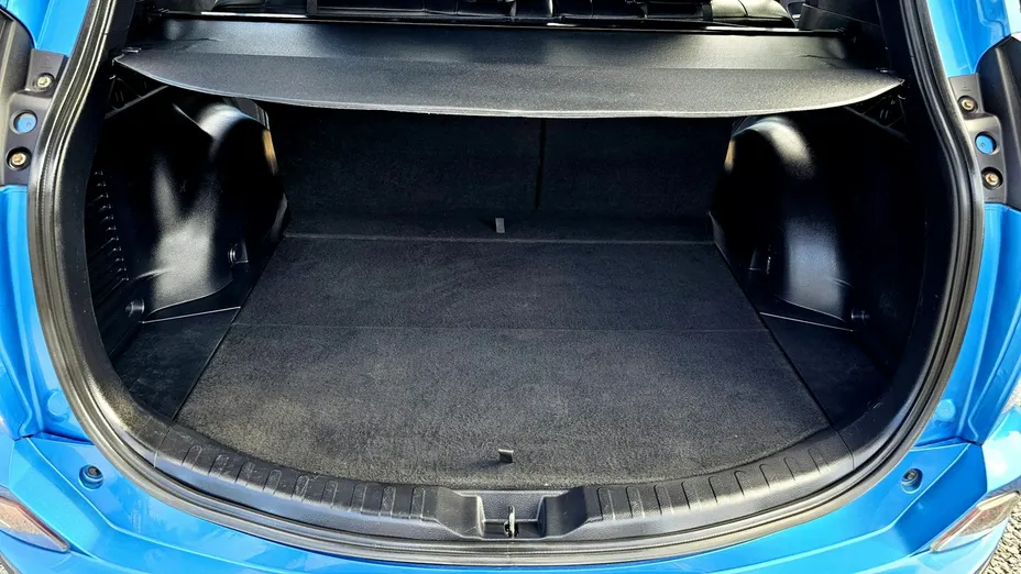TOYOTA RAV4 -