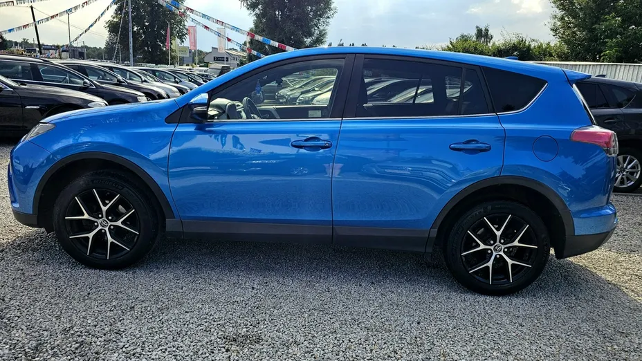 TOYOTA RAV4 -