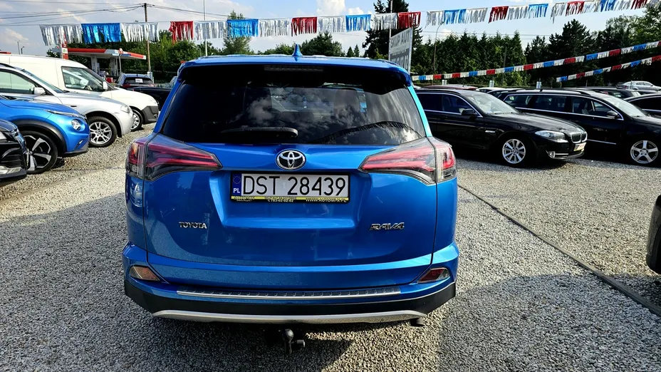 TOYOTA RAV4 -