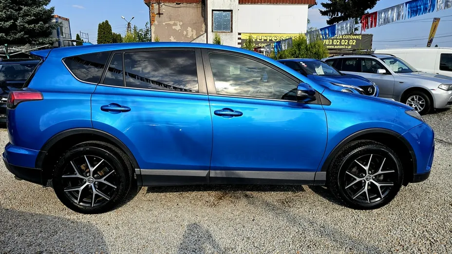 TOYOTA RAV4 -