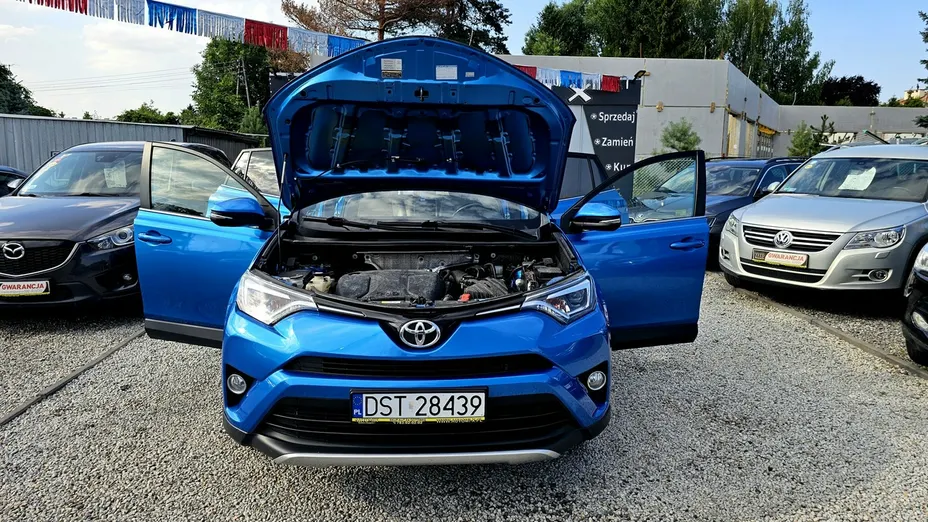 TOYOTA RAV4 -