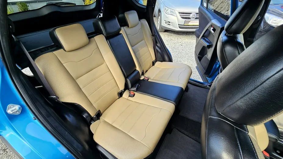 TOYOTA RAV4 -