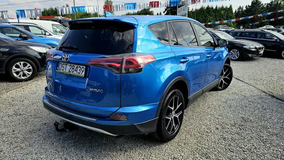 TOYOTA RAV4 -