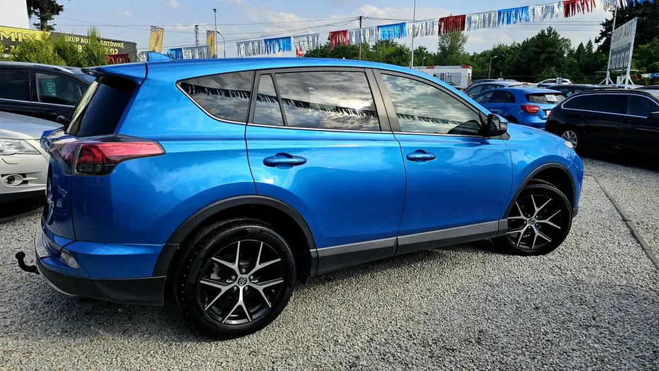 TOYOTA RAV4 -