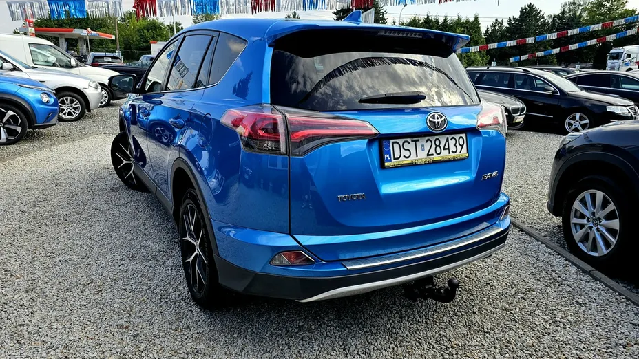 TOYOTA RAV4 -