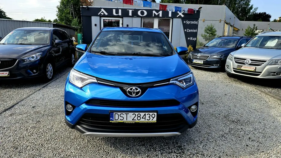 TOYOTA RAV4 -